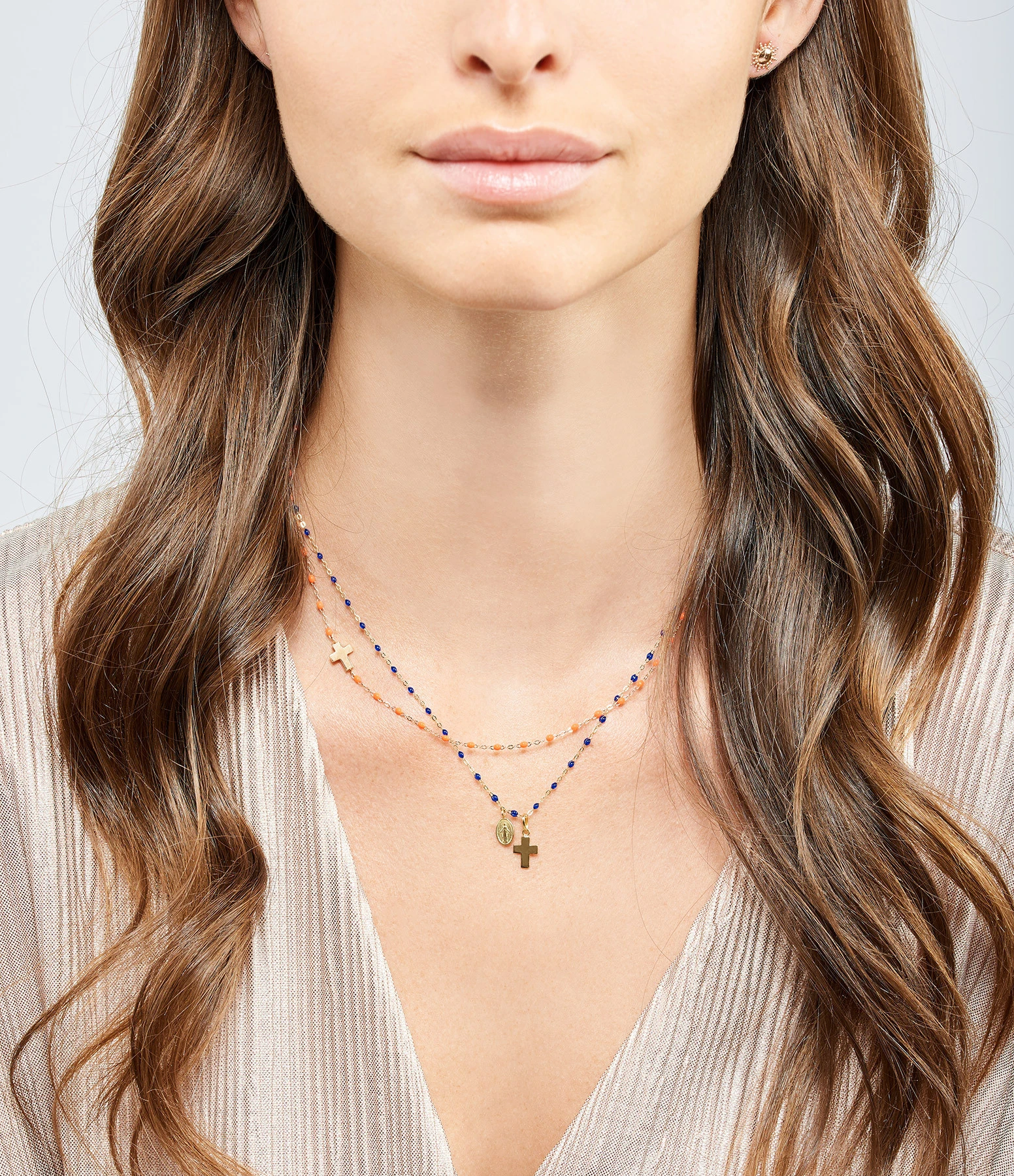 GIGI CLOZEAU Collier Intra Croix Perles Résine Or 4 GIGI CLOZEAU Collier Intra Croix Perles Résine Or – Image 4