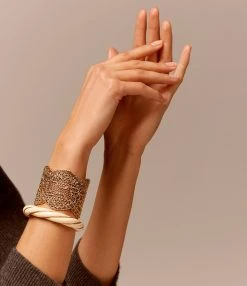 Aurélie Bidermann Jonc Diana Ivoire 9 Aurélie Bidermann Jonc Diana Ivoire -Shaker Jewels Magasin abbrd look20210820 15557