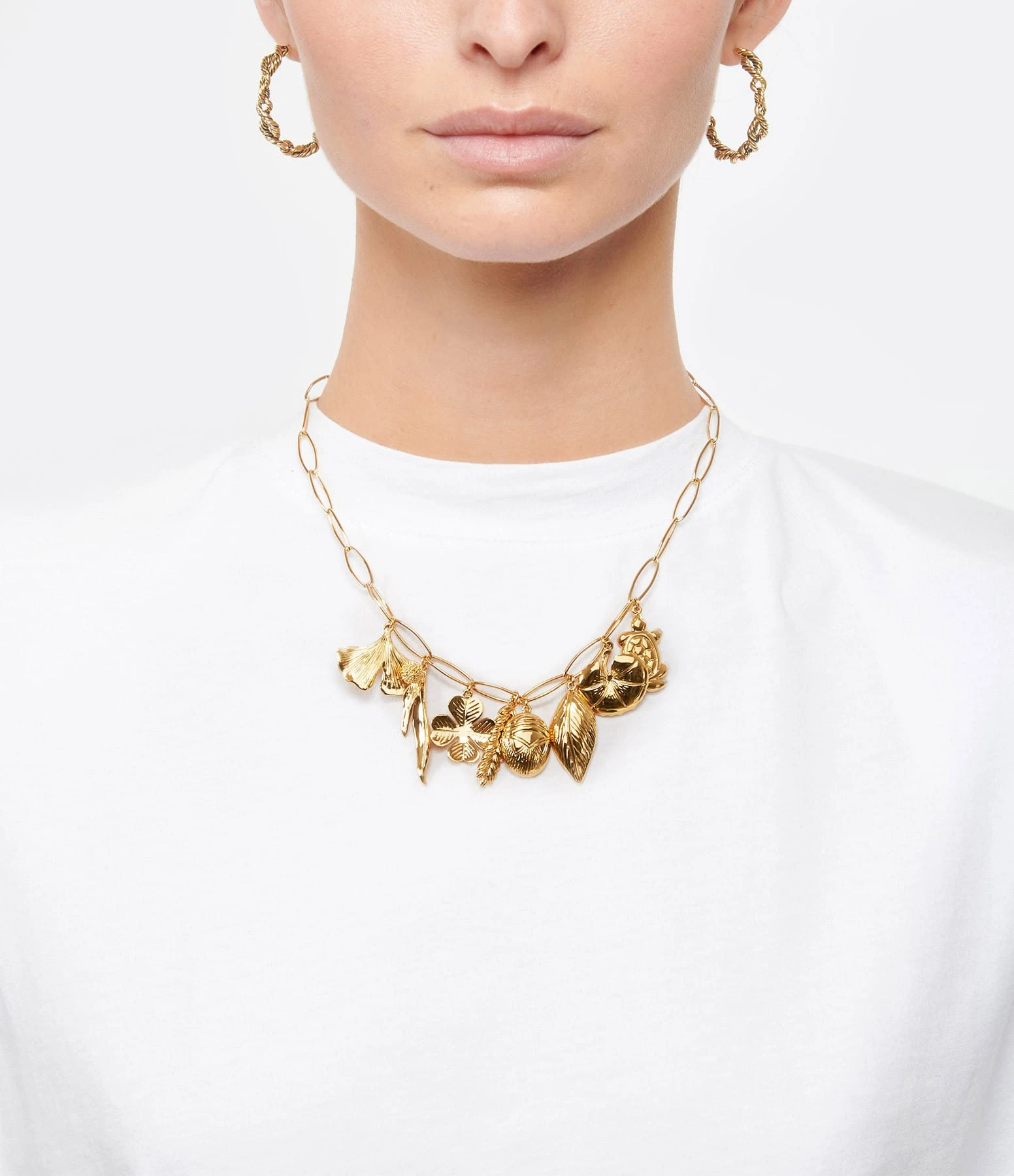 Aurélie Bidermann Collier Grigri Doré 4 Aurélie Bidermann Collier Grigri Doré – Image 4