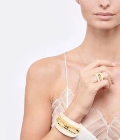 Aurélie Bidermann Manchette Nazca Ivoire 5 Aurélie Bidermann Manchette Nazca Ivoire -Shaker Jewels Magasin abbrf look20201215 52 2
