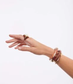Aurélie Bidermann Jonc Diana Tie & Dye Terracotta 7 Aurélie Bidermann Jonc Diana Tie & Dye Terracotta -Shaker Jewels Magasin abbrf look20220805 85