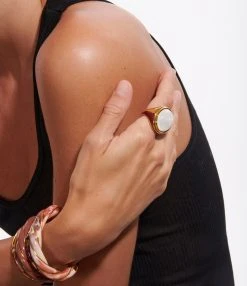 Aurélie Bidermann Jonc Diana Tie & Dye Terracotta 8 Aurélie Bidermann Jonc Diana Tie & Dye Terracotta -Shaker Jewels Magasin abbrf look20220805 91