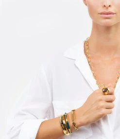 Aurélie Bidermann Jonc Positano Émeraude 7 Aurélie Bidermann Jonc Positano Émeraude -Shaker Jewels Magasin abbrs look20200804 121