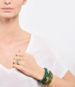 Aurélie Bidermann Jonc Positano Émeraude 8 Aurélie Bidermann Jonc Positano Émeraude -Shaker Jewels Magasin abbrs look20210128 60
