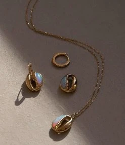 Collier Cauri Opale Or Jaune, Collaboration Pamela Love X Ebonee Davis 9 Collier Cauri Opale Or Jaune, Collaboration Pamela Love X Ebonee Davis -Shaker Jewels Magasin btsstilllife1 600x