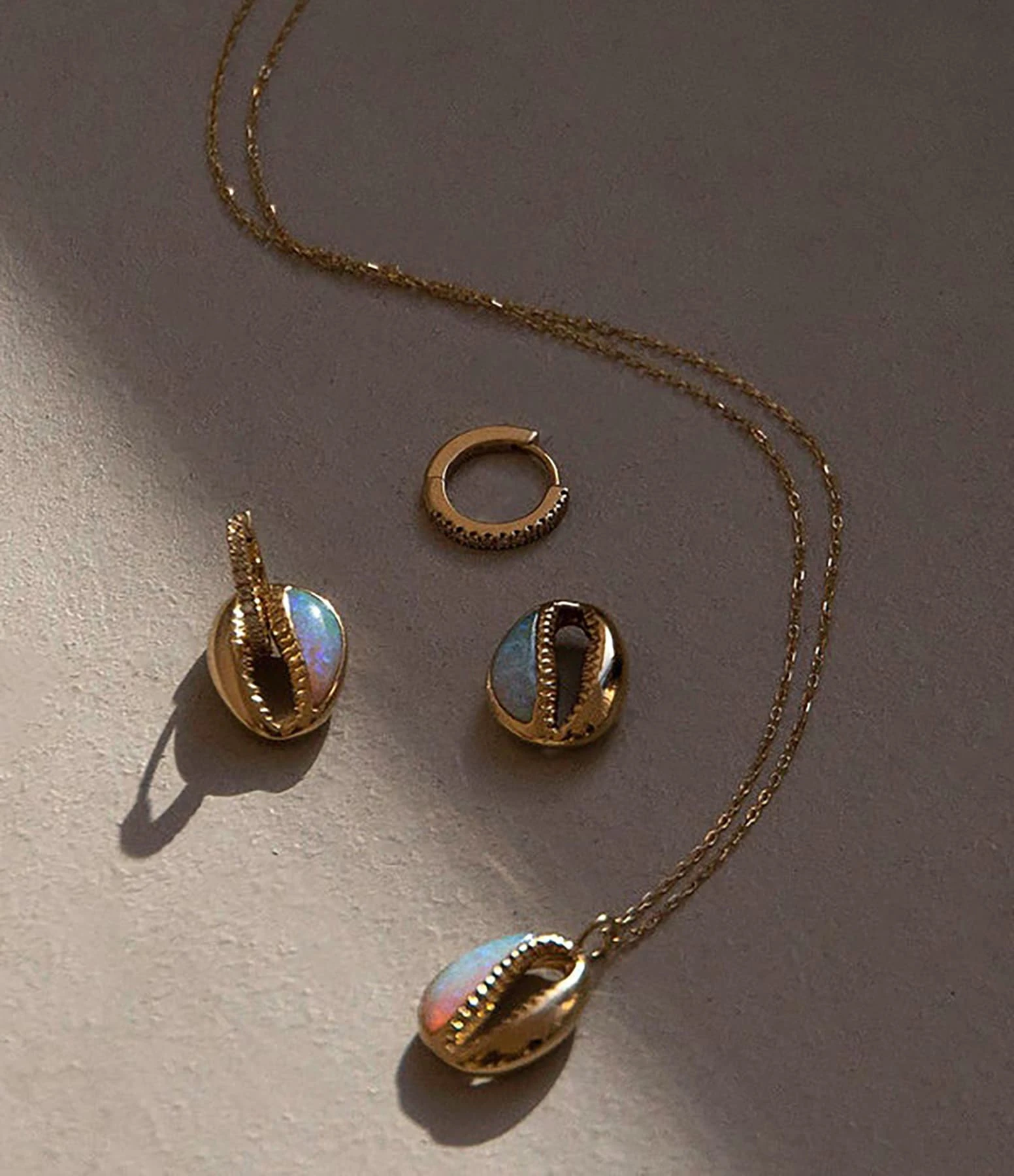 Collier Cauri Opale Or Jaune, Collaboration Pamela Love X Ebonee Davis 5 Collier Cauri Opale Or Jaune, Collaboration Pamela Love X Ebonee Davis – Image 5