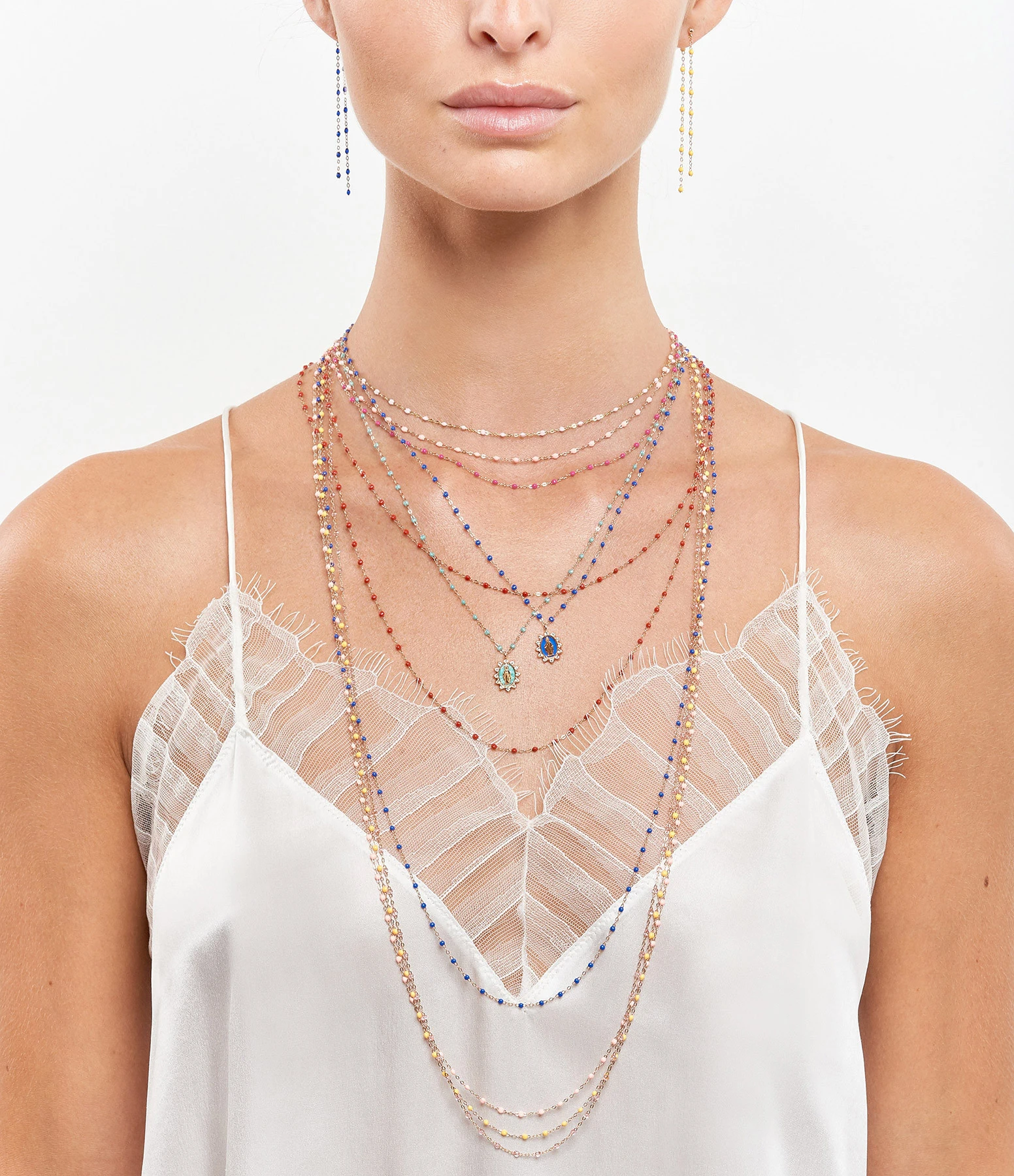 GIGI CLOZEAU Collier Madone Résinée Perles Résine Or 3 GIGI CLOZEAU Collier Madone Résinée Perles Résine Or – Image 3