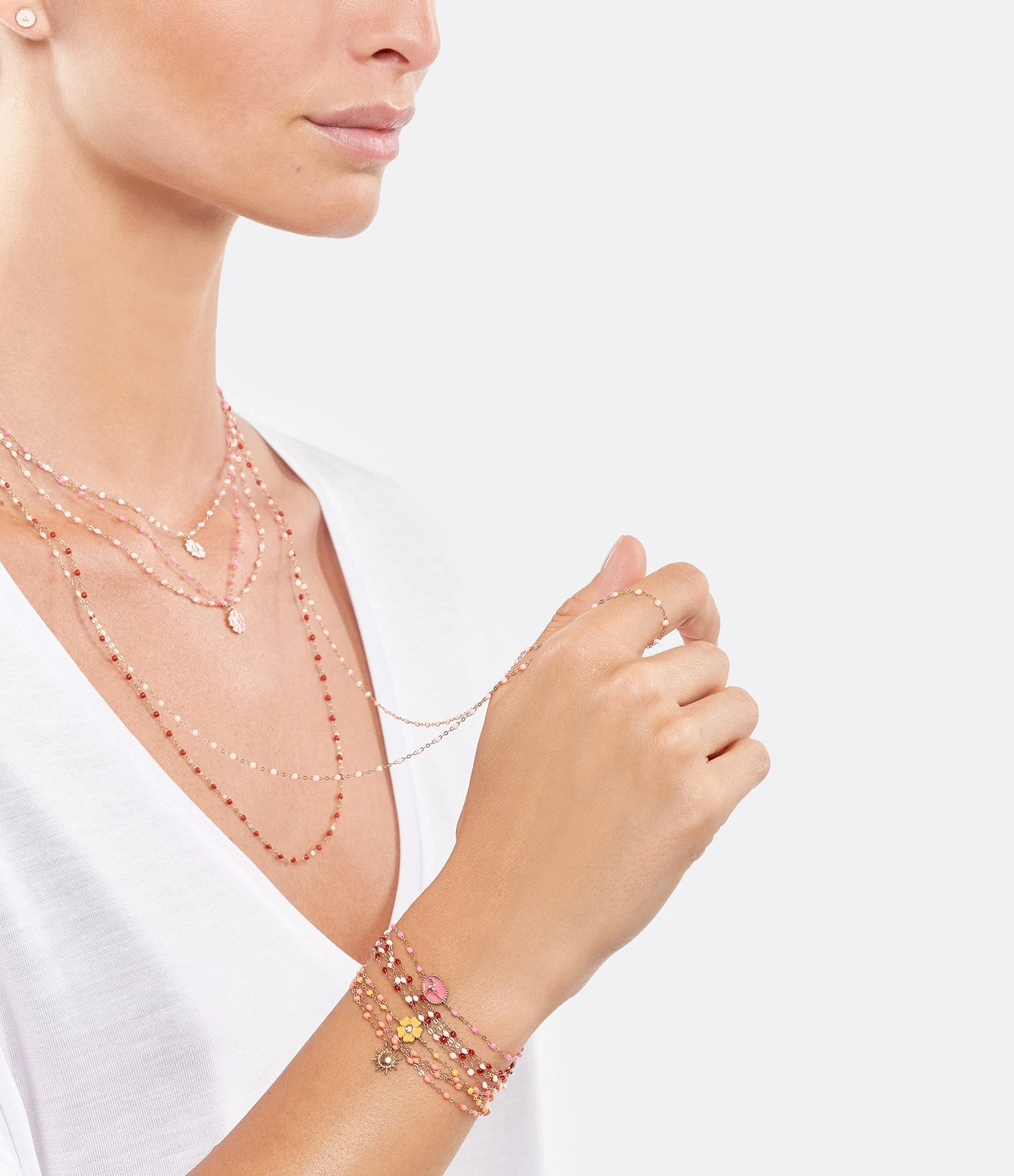 GIGI CLOZEAU Bracelet Perles Résine Fleur Diamant Or Jaune 4 GIGI CLOZEAU Bracelet Perles Résine Fleur Diamant Or Jaune – Image 4