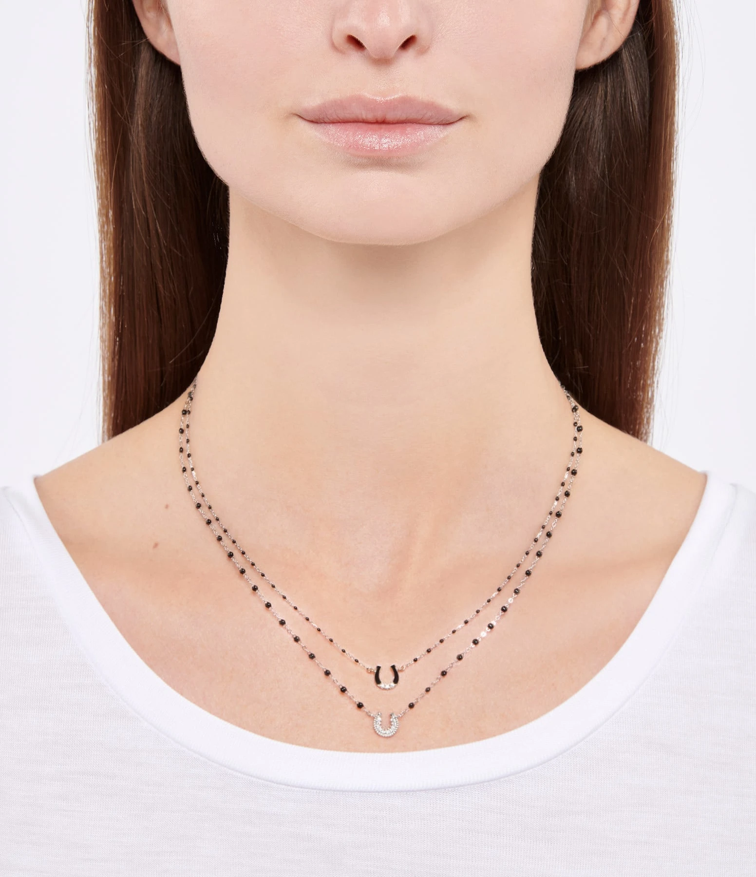 GIGI CLOZEAU Collier Perles Résine Fer à Cheval Diamants Or Blanc 6 GIGI CLOZEAU Collier Perles Résine Fer à Cheval Diamants Or Blanc – Image 6