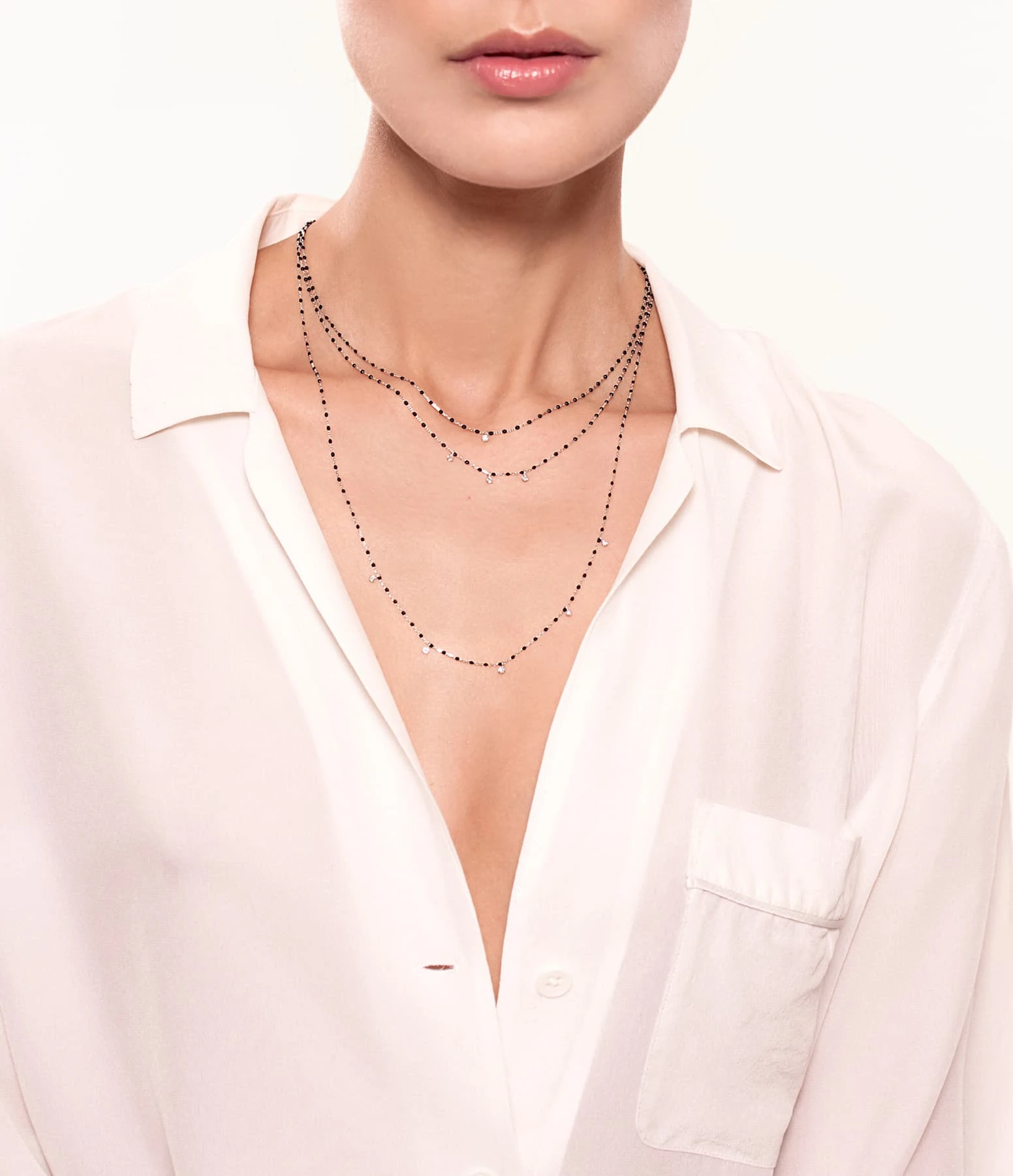 GIGI CLOZEAU Collier 5 Diamants Mini Perles Résine Or 10 GIGI CLOZEAU Collier 5 Diamants Mini Perles Résine Or – Image 10