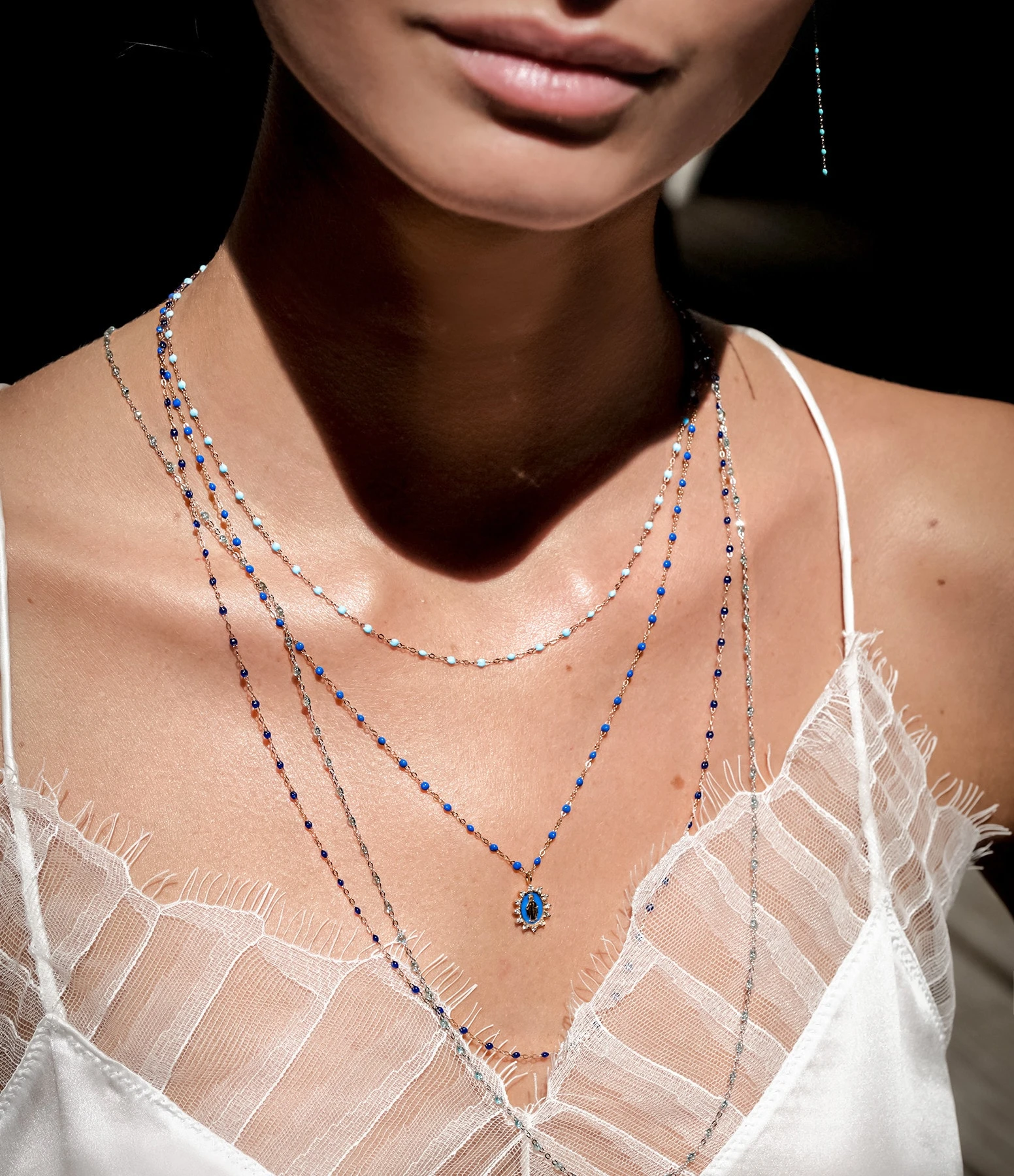 GIGI CLOZEAU Collier Madone Suprême PM Perles Résine Or Diamants, 42 Cm 6 GIGI CLOZEAU Collier Madone Suprême PM Perles Résine Or Diamants, 42 Cm – Image 6