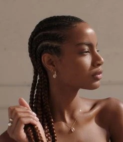 Collier Cauri Opale Or Jaune, Collaboration Pamela Love X Ebonee Davis 7 Collier Cauri Opale Or Jaune, Collaboration Pamela Love X Ebonee Davis -Shaker Jewels Magasin eboneestills086402 02 1ab79680 5a02 4105 ba0f 620d5c261e06 600x