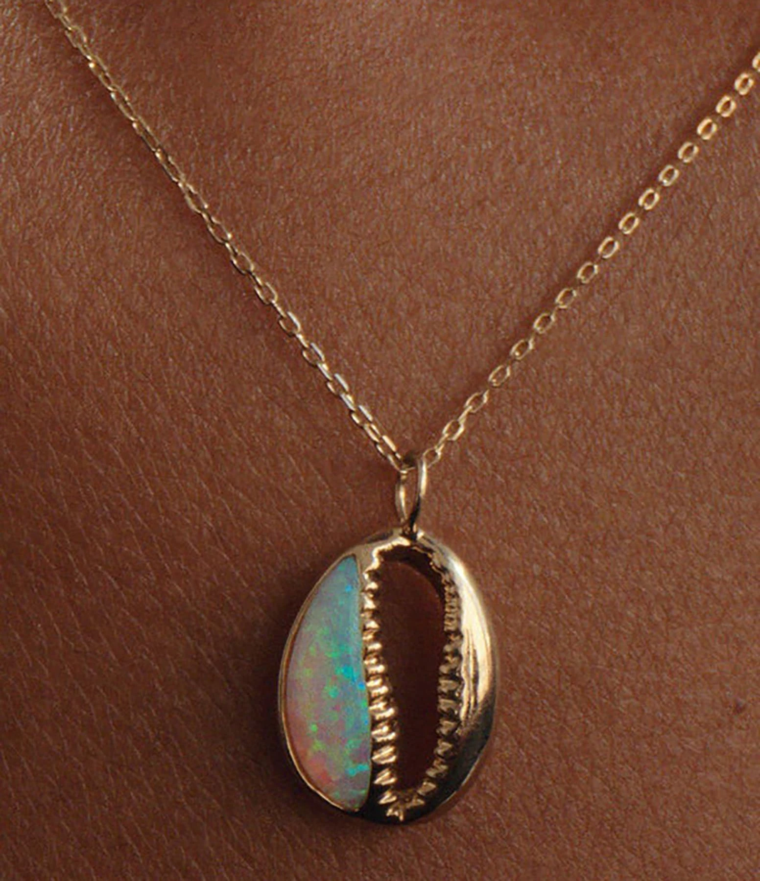 Collier Cauri Opale Or Jaune, Collaboration Pamela Love X Ebonee Davis 4 Collier Cauri Opale Or Jaune, Collaboration Pamela Love X Ebonee Davis – Image 4
