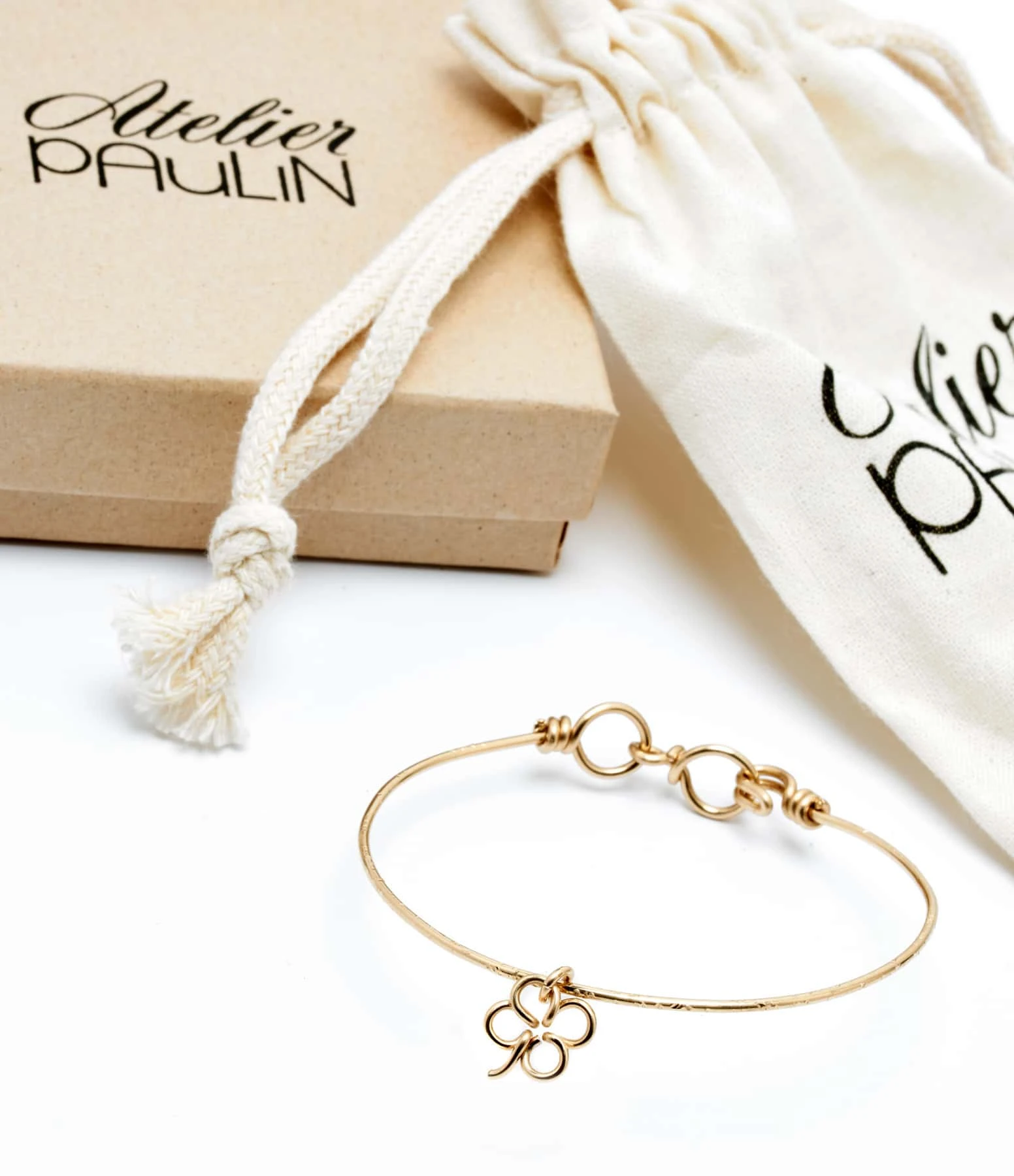 ATELIER PAULIN Jonc Pampille Trèfle Gold Filled Martelé, Exclusivité Lulli 3 ATELIER PAULIN Jonc Pampille Trèfle Gold Filled Martelé, Exclusivité Lulli – Image 3