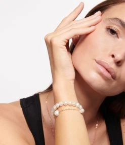 Ginette NY Bracelet Multi Chaîne Perles Nacre, Collection Fête Des Mères 5 Ginette NY Bracelet Multi Chaîne Perles Nacre, Collection Fête Des Mères -Shaker Jewels Magasin ginbm look20221013 77 1