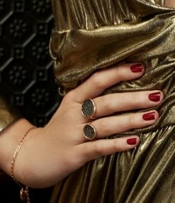 Ginette NY Bague Mini Disc Or Rose Diamants Noirs 5 Ginette NY Bague Mini Disc Or Rose Diamants Noirs -Shaker Jewels Magasin ginrd look20200610 2