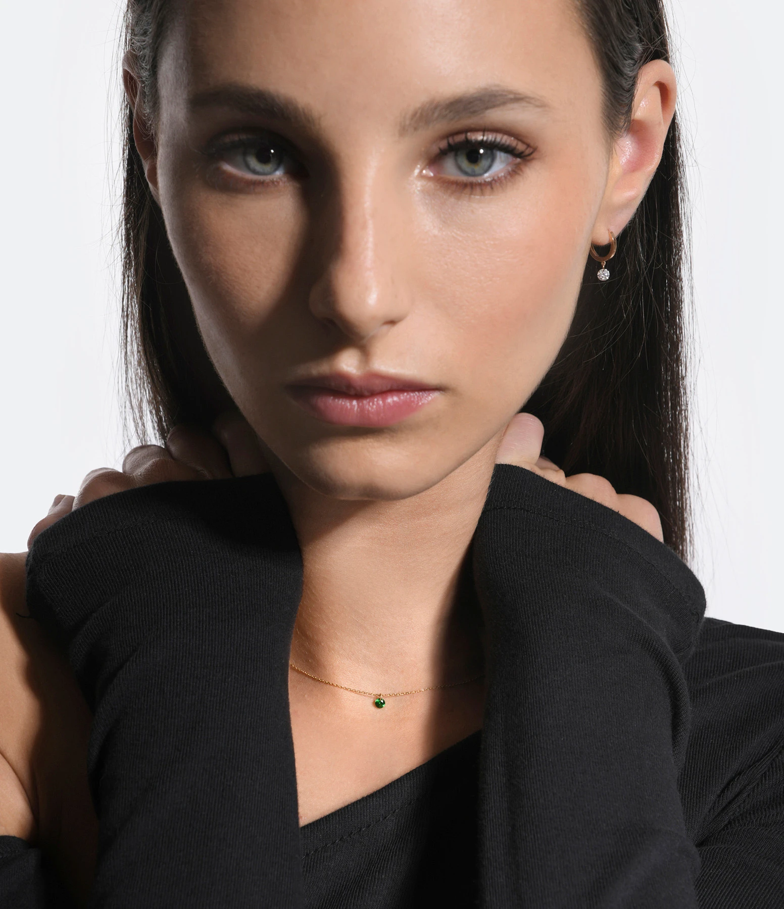 LA BRUNE & LA BLONDE Collier Mini Confetti Tsavorite Or Jaune 4 LA BRUNE & LA BLONDE Collier Mini Confetti Tsavorite Or Jaune – Image 4