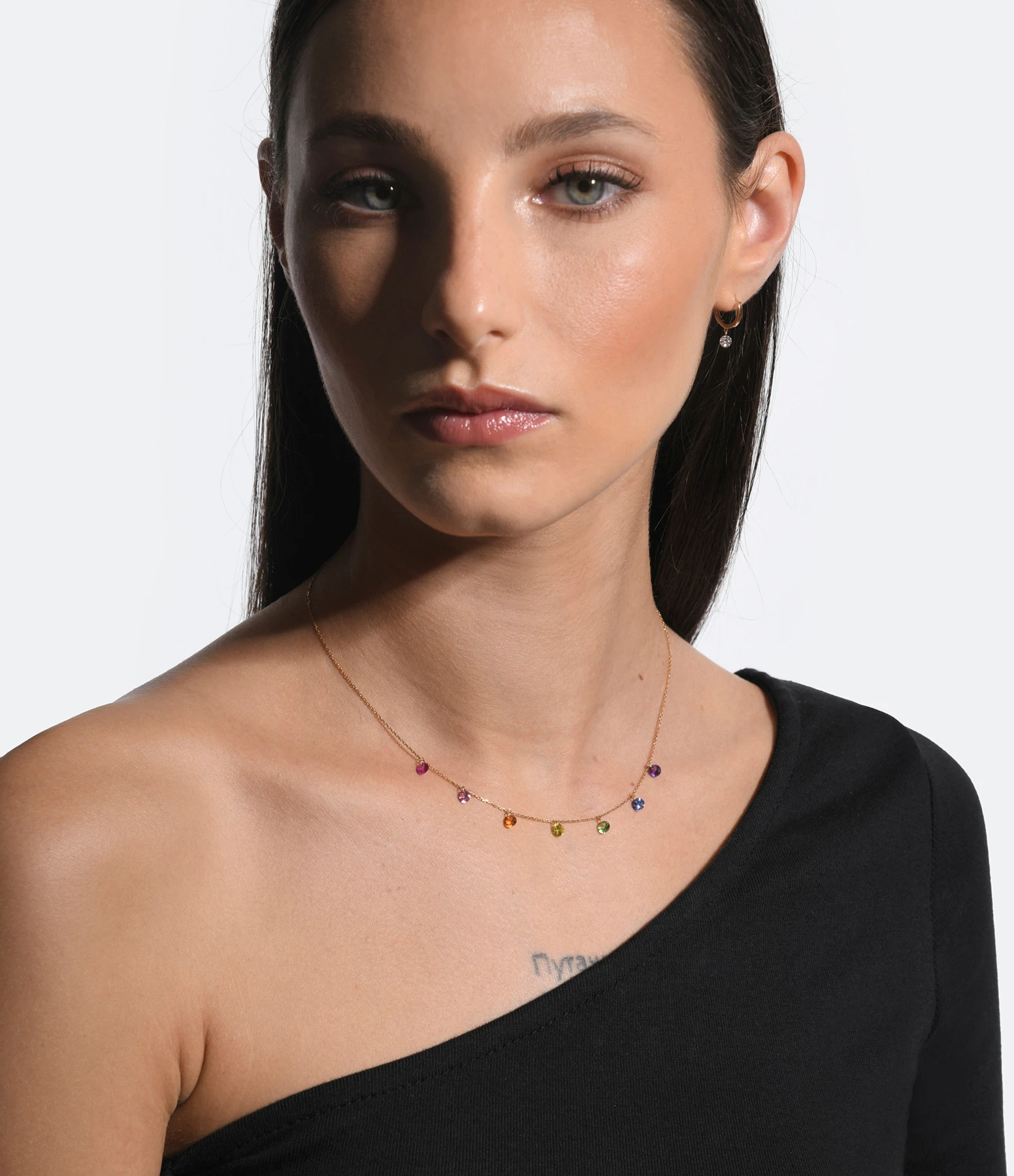 LA BRUNE & LA BLONDE Collier Confetti 7 Rubis Saphir Tsavorite Améthyste Or Jaune 4 LA BRUNE & LA BLONDE Collier Confetti 7 Rubis Saphir Tsavorite Améthyste Or Jaune – Image 4