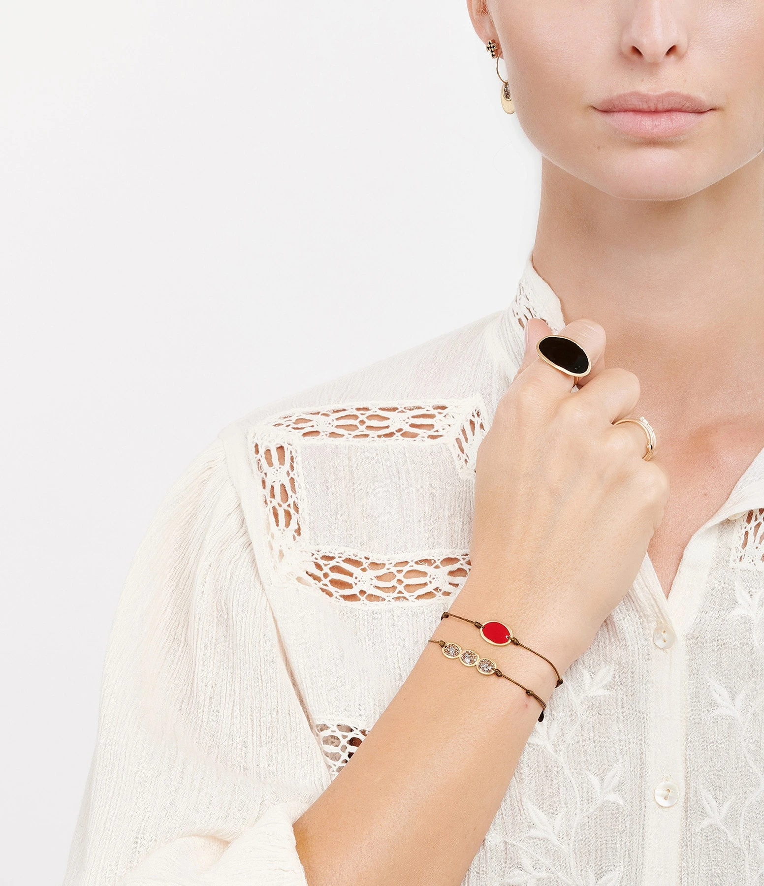 LSONGE Bracelet Cordon Éclat XS 3 Médailles Taupe 2 LSONGE Bracelet Cordon Éclat XS 3 Médailles Taupe – Image 2