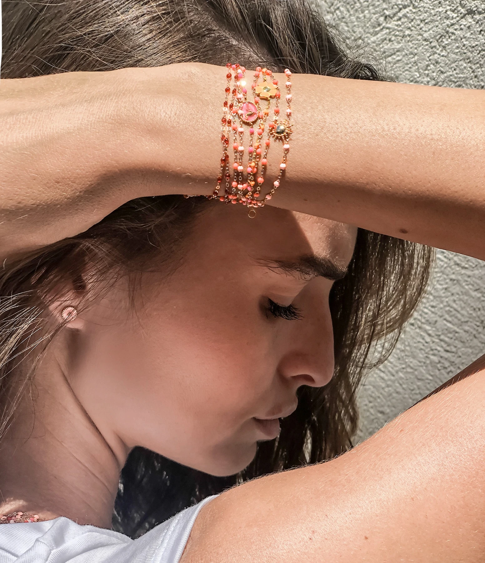 GIGI CLOZEAU Bracelet Flamant Rose Perles Résine Rose Fluo Or Blanc 4 GIGI CLOZEAU Bracelet Flamant Rose Perles Résine Rose Fluo Or Blanc – Image 4