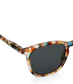 IZIPIZI Lunettes De Soleil #E La Trapèze Blue Tortoise 6 IZIPIZI Lunettes De Soleil #E La Trapèze Blue Tortoise -Shaker Jewels Magasin slmsec18 izi e sun bluetortoise vue3