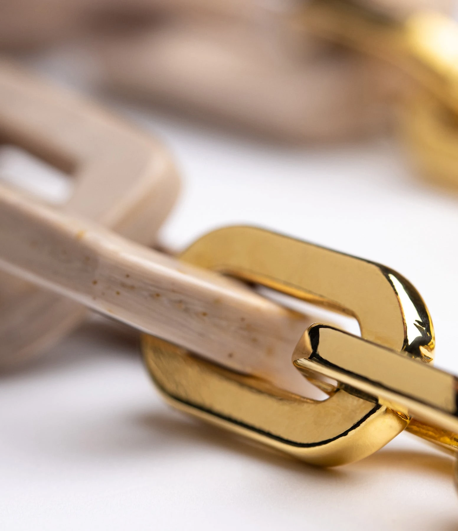 VANESSA BARONI Collier Edge Beige Travertin Doré 2 VANESSA BARONI Collier Edge Beige Travertin Doré – Image 2